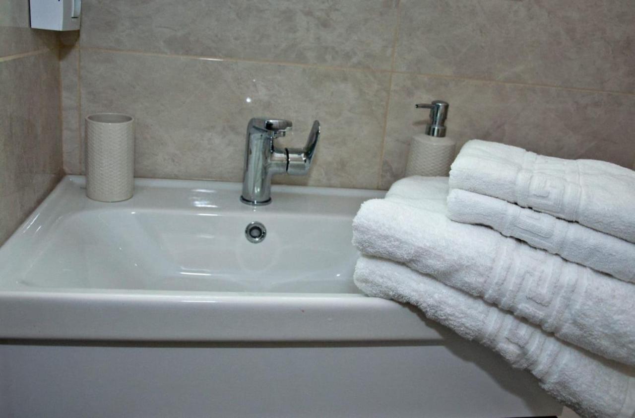 Apartament Laura Solid House مامايا المظهر الخارجي الصورة