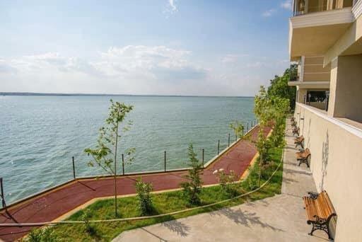 Apartament Laura Solid House مامايا المظهر الخارجي الصورة